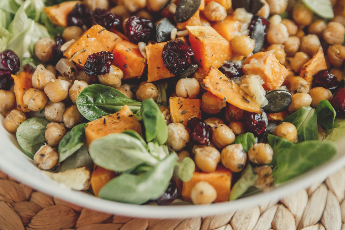 Goed gevulde en voedzame salade met veel voedingsstoffen