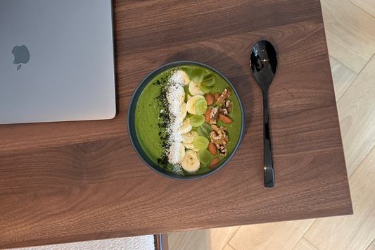 Gezonde ontbijtbowl met marine phytoplankton