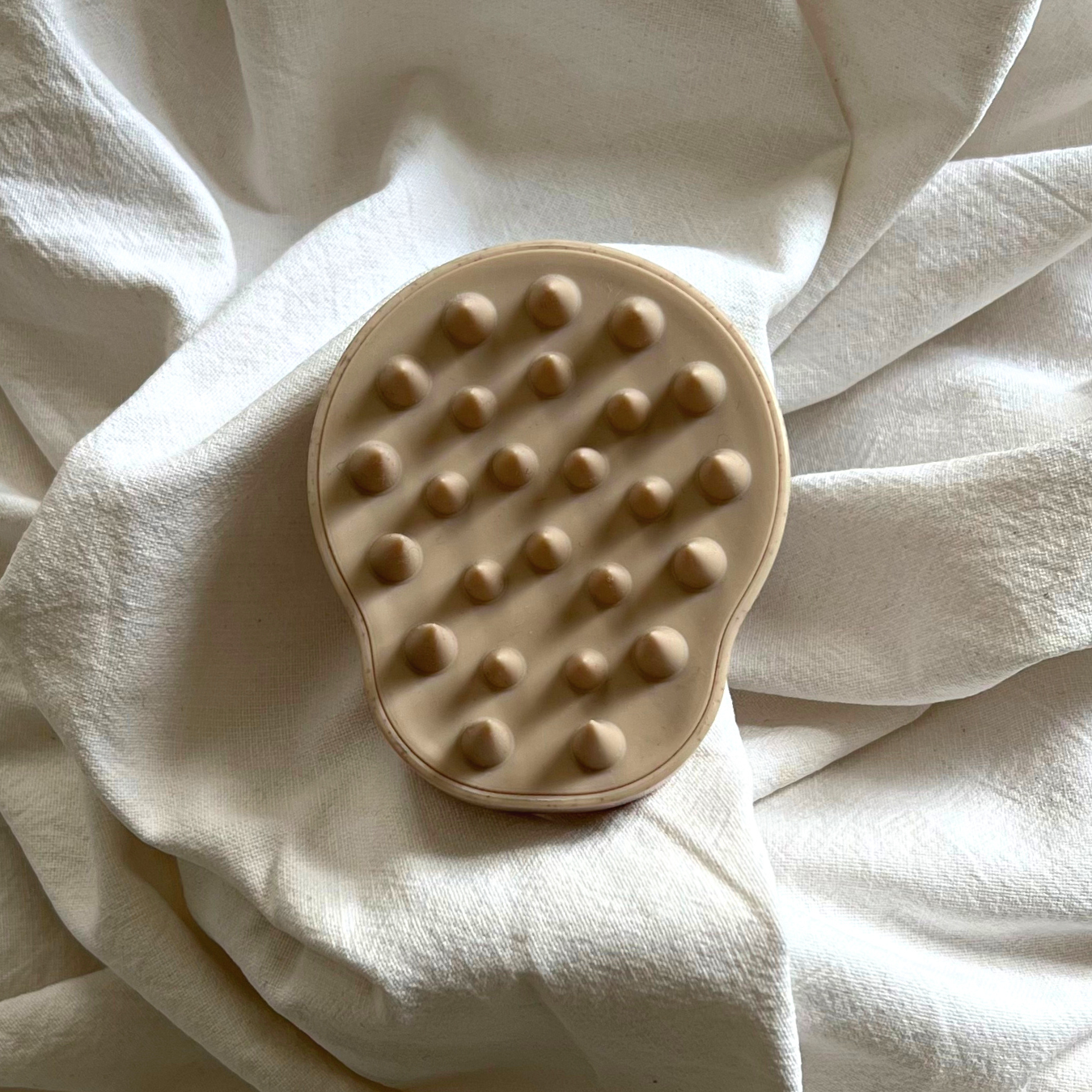 Scalp brush (beige) beautysups haargroei